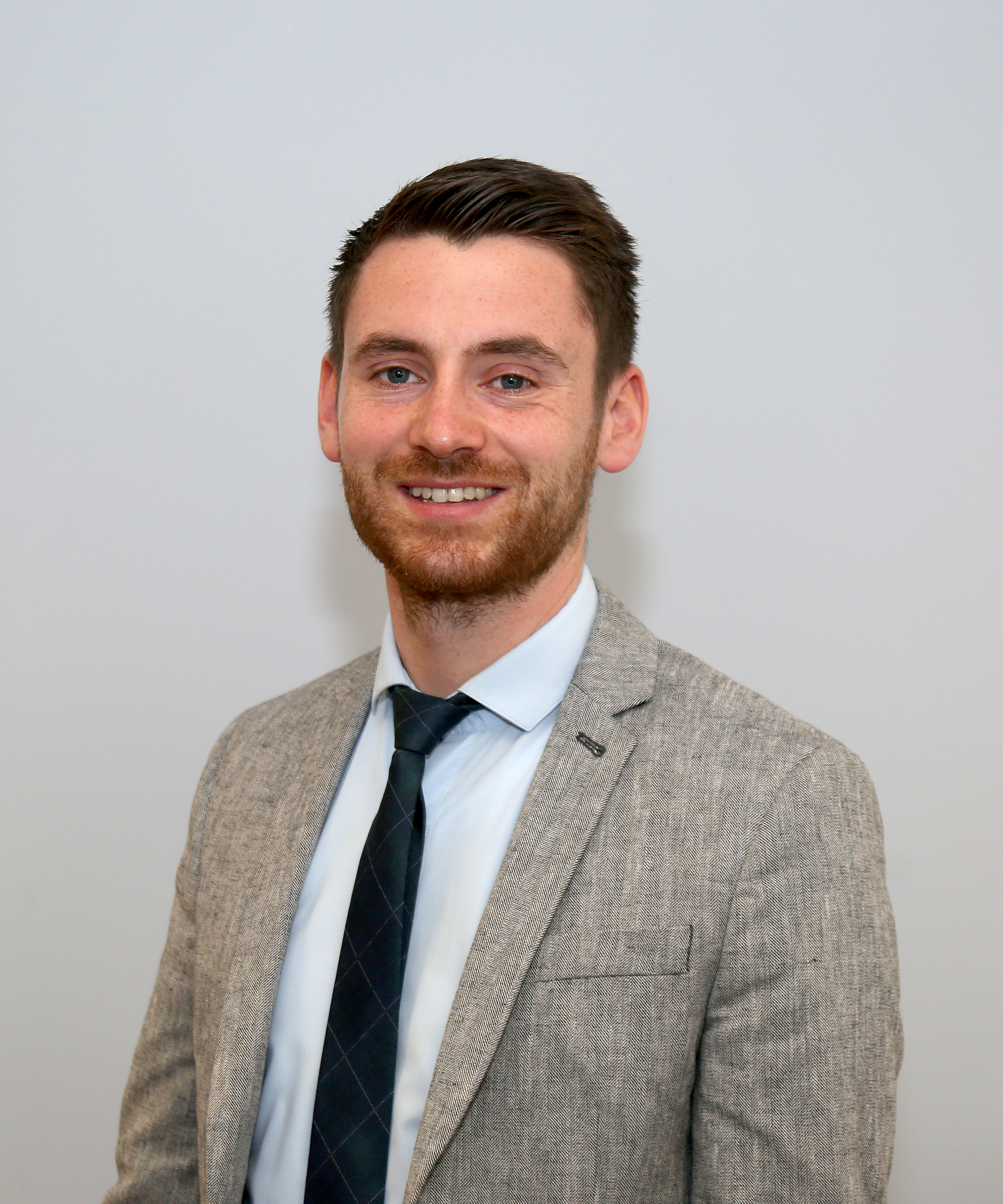 Head shot of Dr Brian Leonard